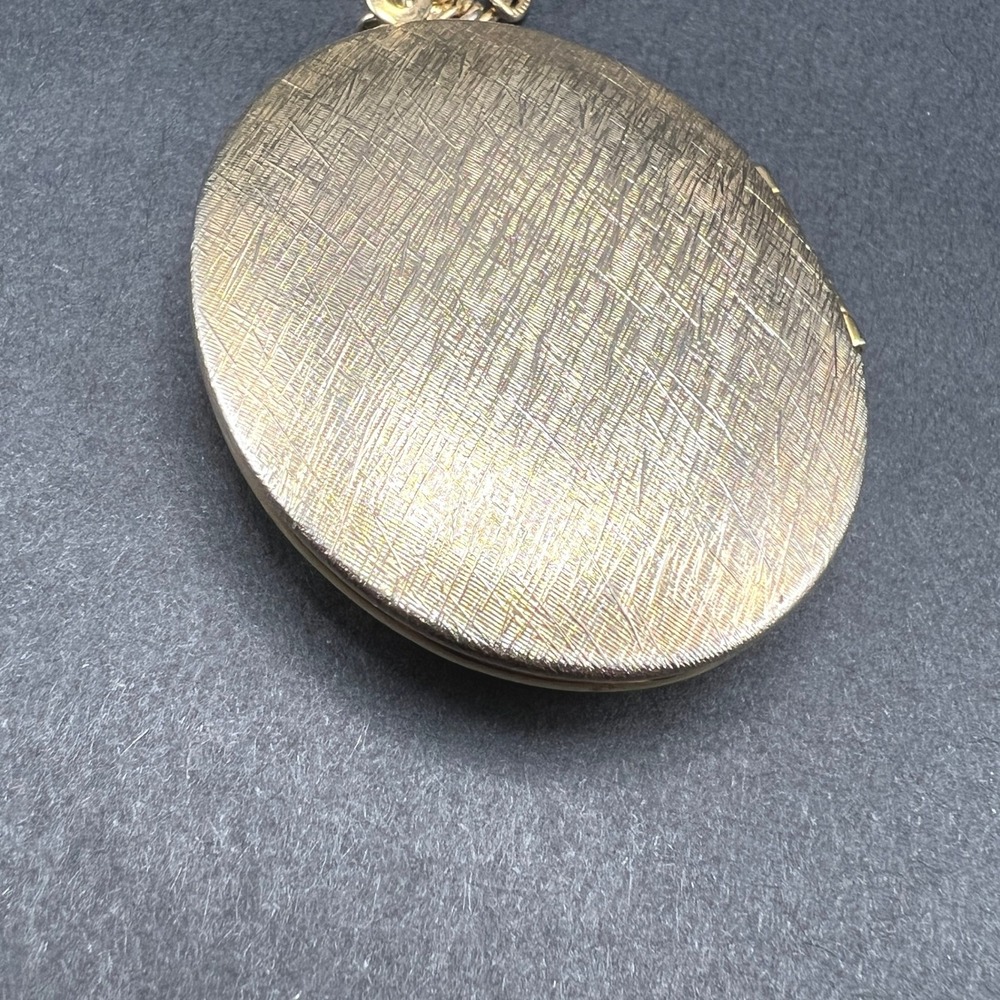 Vintage Locket Necklace Red Rose Gold Tone Oval Floral Pendant Cottagecore - Picture 7 of 13